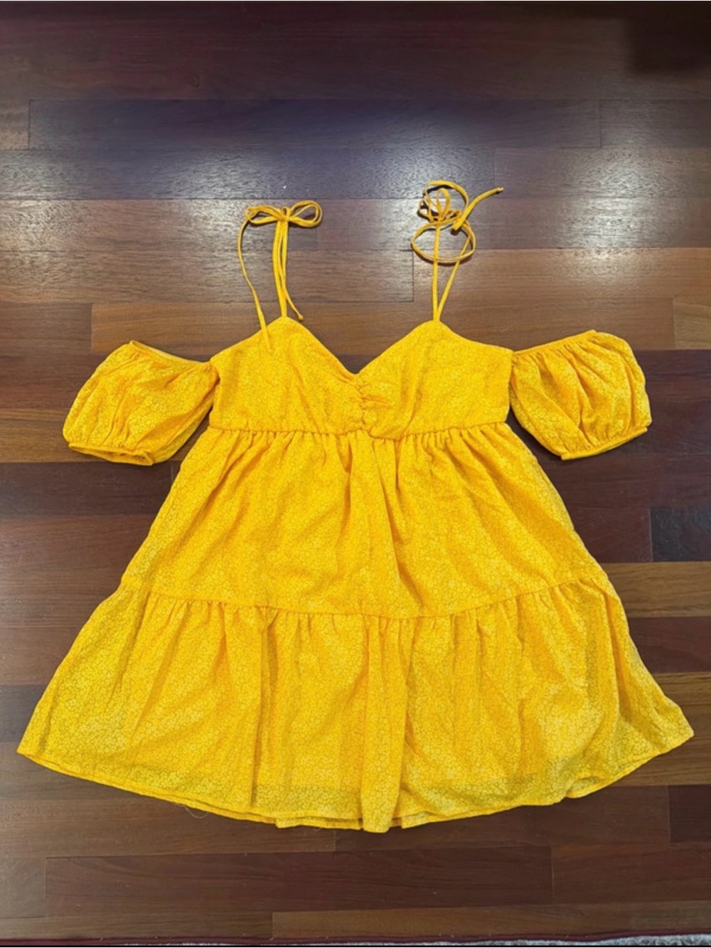 Women’s Yellow Tiered Cold-Shoulder Sundress XL